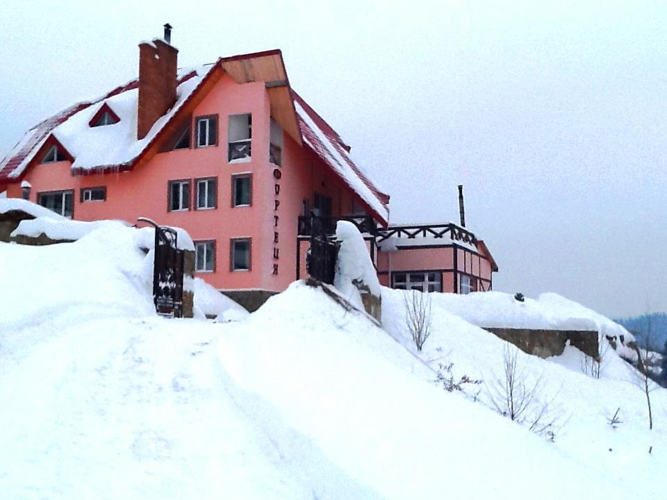 Hotel Fortetsya Славское Экстерьер фото